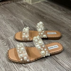 STEVE MADDEN
Zaria Faux Pearl Studded Flats - Size 9